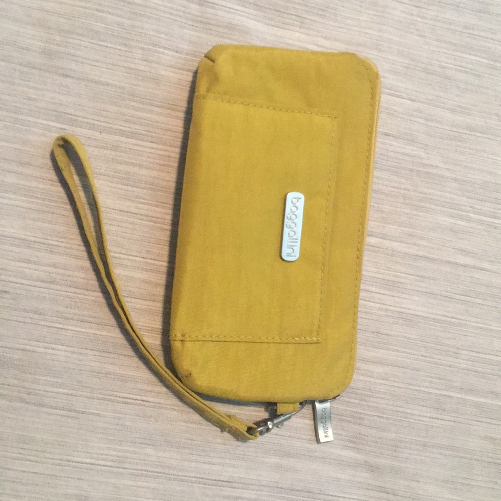Baggalini wristlet/wallet